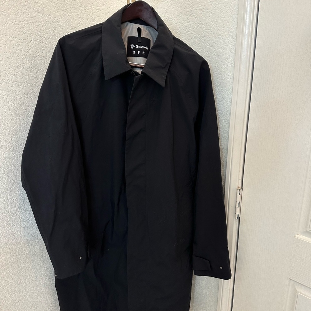 GORE-TEX Men's Black Raincoat Goldwin